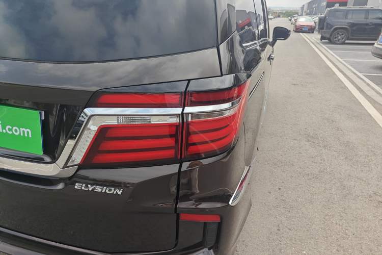 Used Honda Elysion 2016 2.4L Comfort Edition Right Rear Taillight