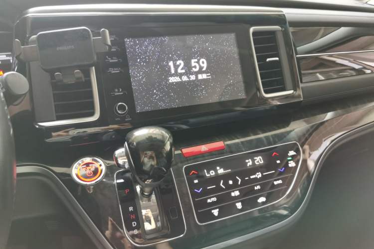 Used Honda Elysion 2019 2.0L Hybrid Luxury Edition Audio And AC Panel