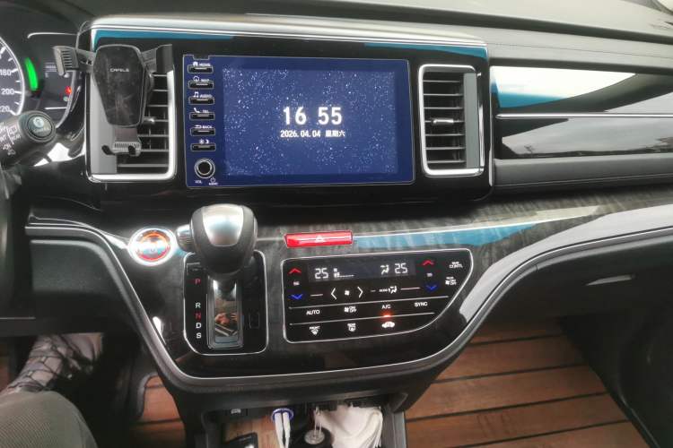 Used Honda Elysion 2019 2.0L Hybrid Supreme Edition Audio And AC Panel