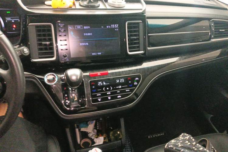 Used Honda Elysion 2019 2.0L Hybrid Luxury Edition Audio And AC Panel