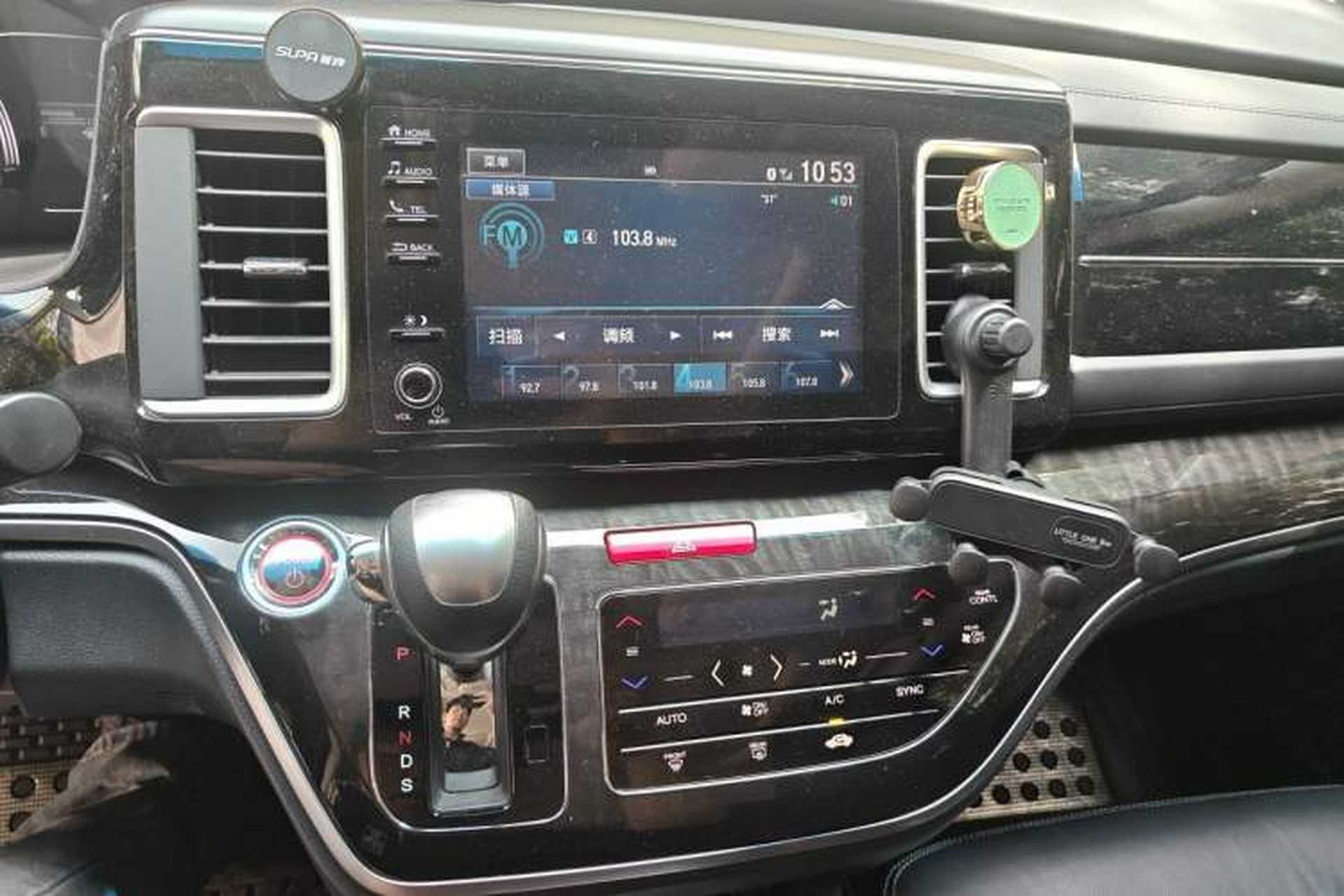 Used Honda Elysion 2019 2.0L Hybrid Luxury Edition Audio And AC Panel