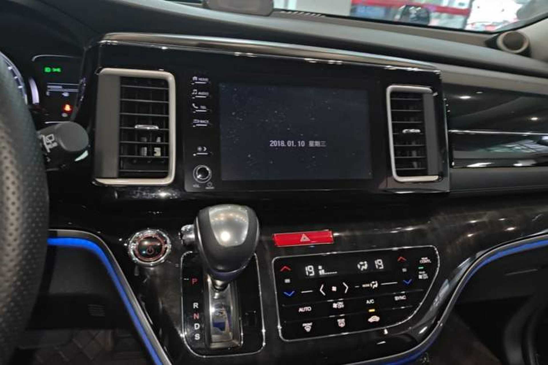 Used Honda Elysion 2019 2.0L Hybrid Luxury Edition Audio And AC Panel