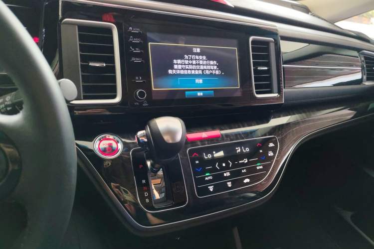 Used Honda Elysion 2019 2.0L Hybrid Luxury Edition Audio And AC Panel