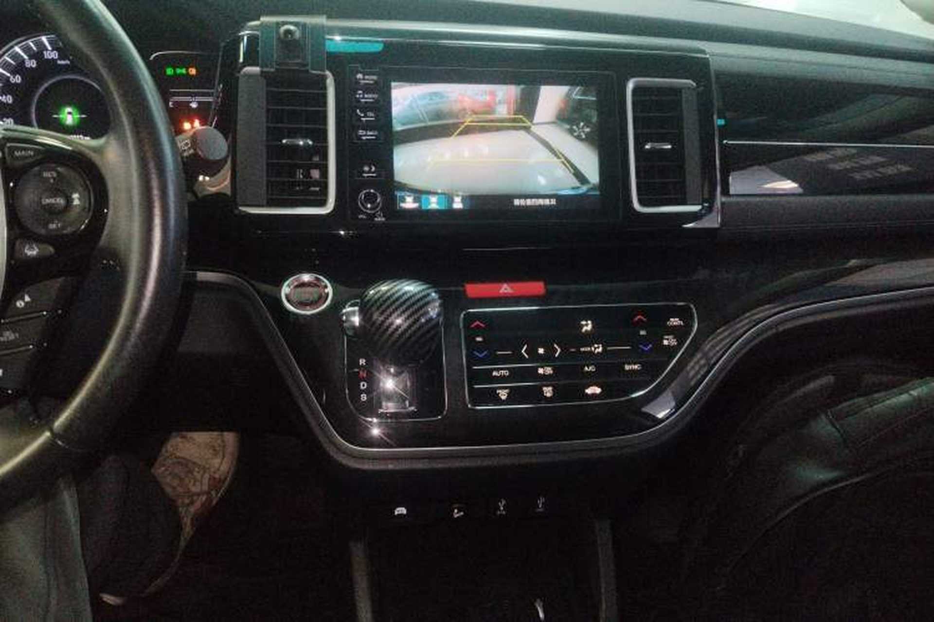 Used Honda Elysion 2019 2.0L Hybrid Luxury Edition Audio And AC Panel
