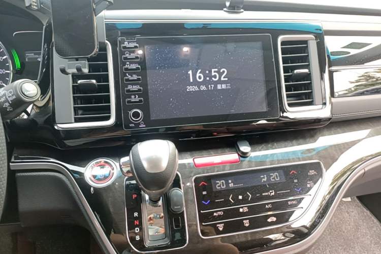 Used Honda Elysion 2019 2.0L Hybrid Supreme Edition Audio And AC Panel