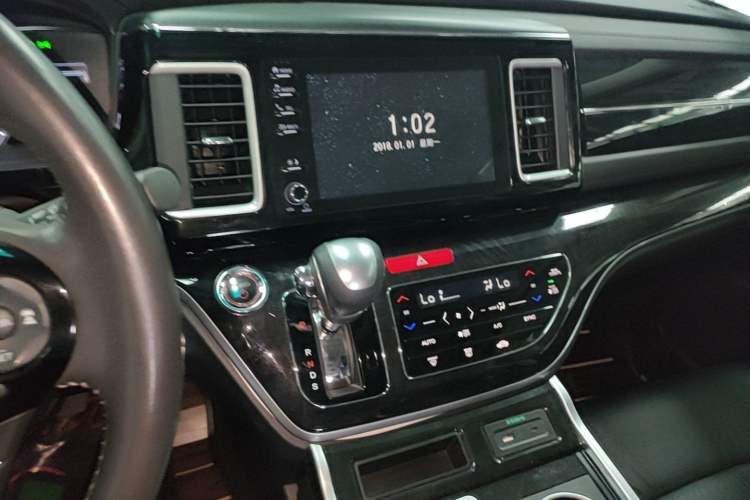Used Honda Elysion 2019 2.0L Hybrid Luxury Edition Audio And AC Panel