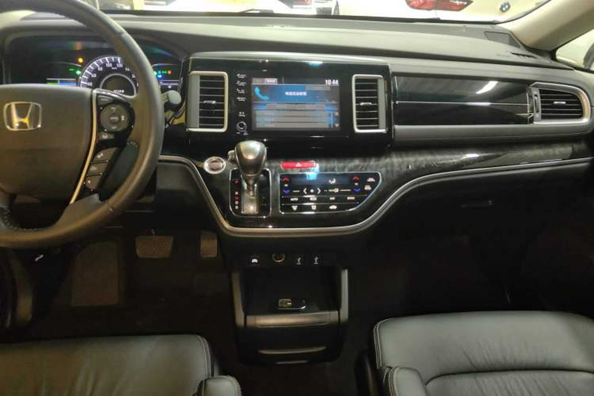 Used Honda Elysion 2019 2.0L Hybrid Luxury Edition Audio And AC Panel