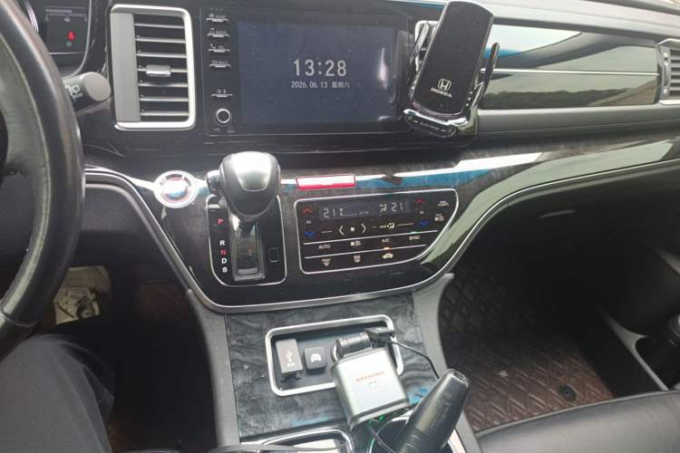 Used Honda Elysion 2019 2.0L Hybrid Comfort Edition Audio And AC Panel