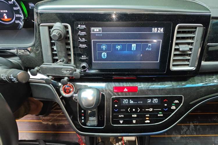 Used Honda Elysion 2019 2.0L Hybrid Luxury Edition Audio And AC Panel