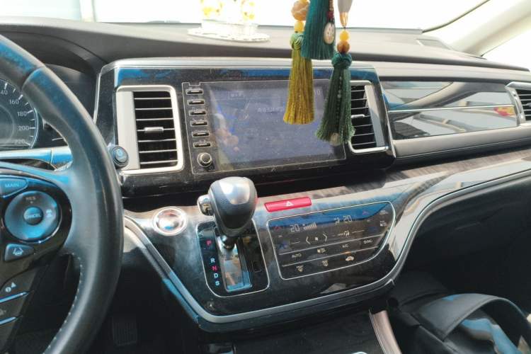 Used Honda Elysion 2019 2.0L Hybrid Supreme Edition Audio And AC Panel