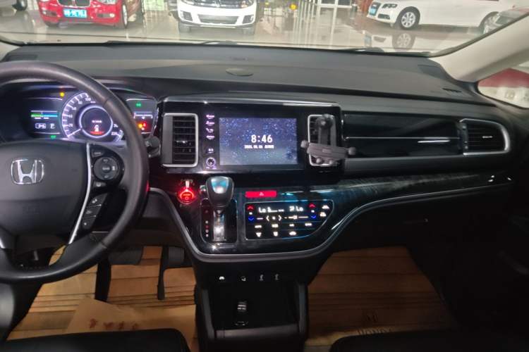 Used Honda Elysion 2019 2.0L Hybrid Luxury Edition Audio And AC Panel