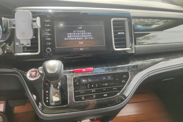 Used Honda Elysion 2019 2.0L Hybrid Luxury Edition Audio And AC Panel
