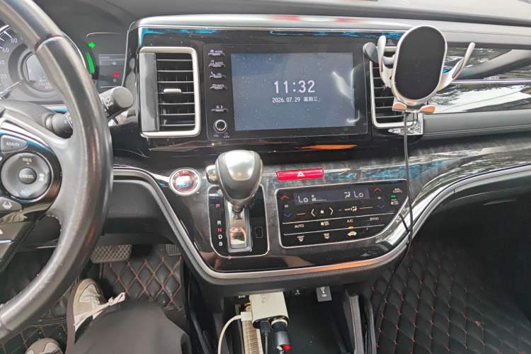 Used Honda Elysion 2019 2.0L Hybrid Luxury Edition Audio And AC Panel