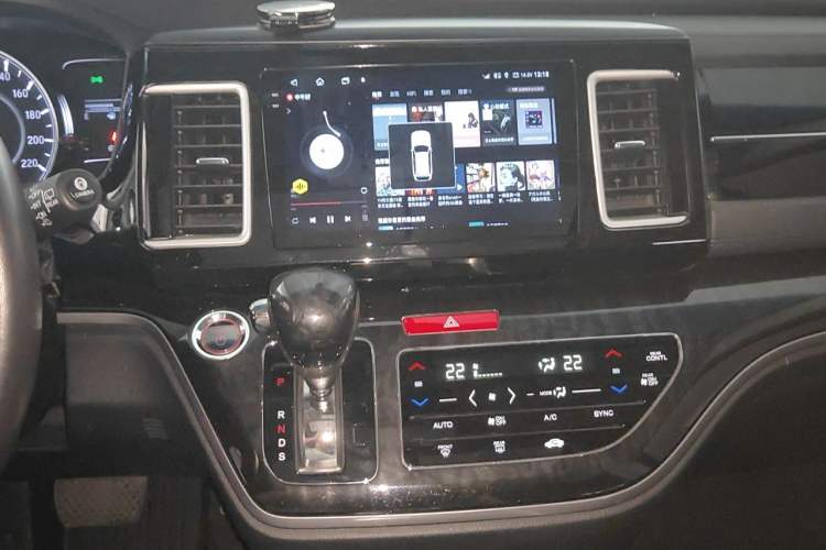 Used Honda Elysion 2019 2.0L Hybrid Supreme Edition Audio And AC Panel