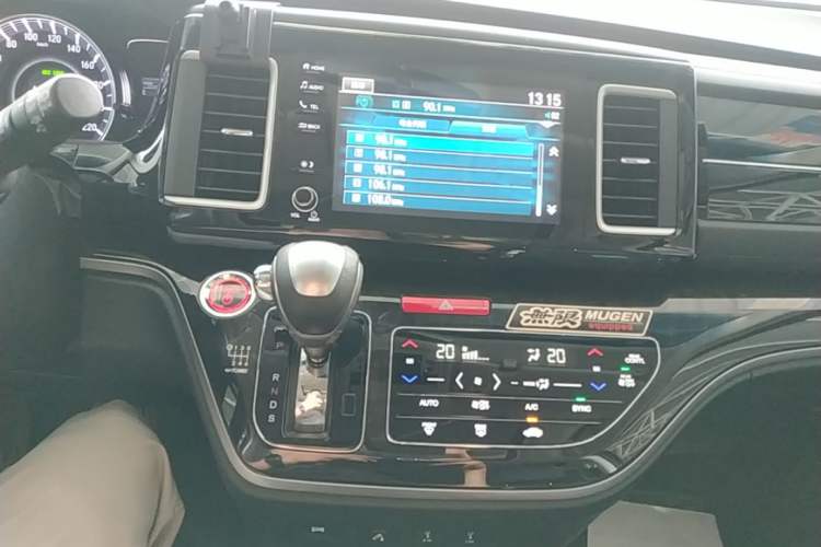 Used Honda Elysion 2019 2.0L Hybrid Luxury Edition Audio And AC Panel