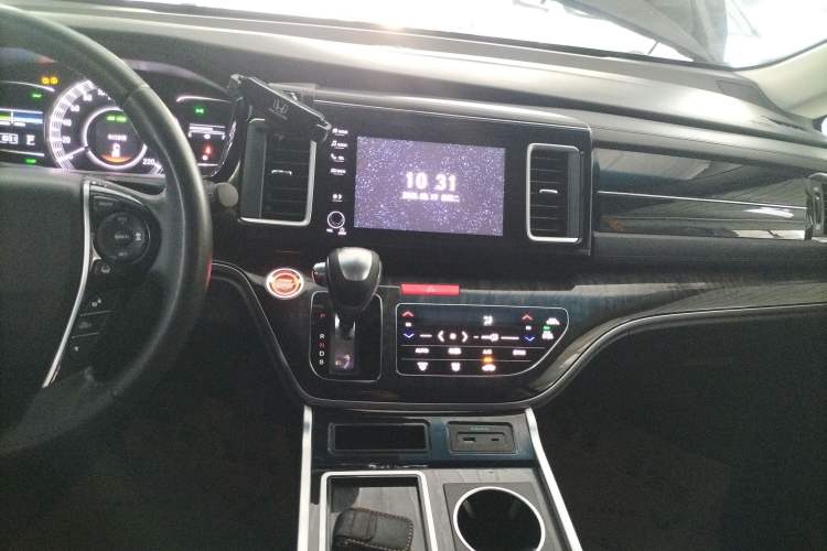 Used Honda Elysion 2019 2.0L Hybrid Luxury Edition Audio And AC Panel