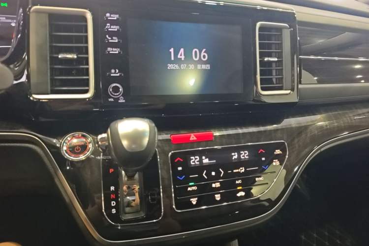 Used Honda Elysion 2019 2.0L Hybrid Luxury Edition Audio And AC Panel