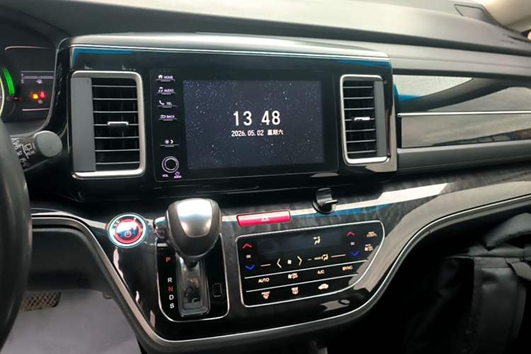 Used Honda Elysion 2019 2.0L Hybrid Luxury Edition Audio And AC Panel