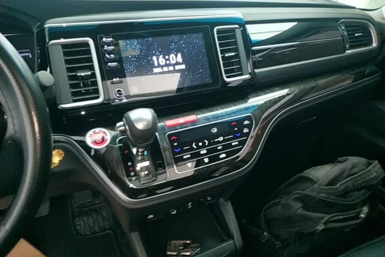 Used Honda Elysion 2019 2.0L Hybrid Comfort Edition Audio And AC Panel