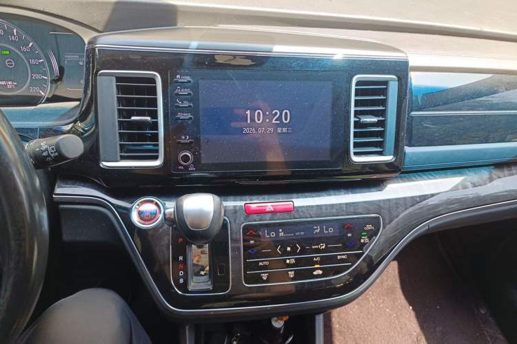 Used Honda Elysion 2019 2.0L Hybrid Luxury Edition Audio And AC Panel