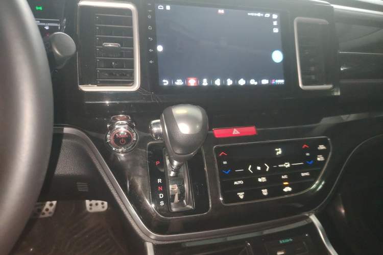 Used Honda Elysion 2019 2.0L Hybrid Luxury Edition Audio And AC Panel