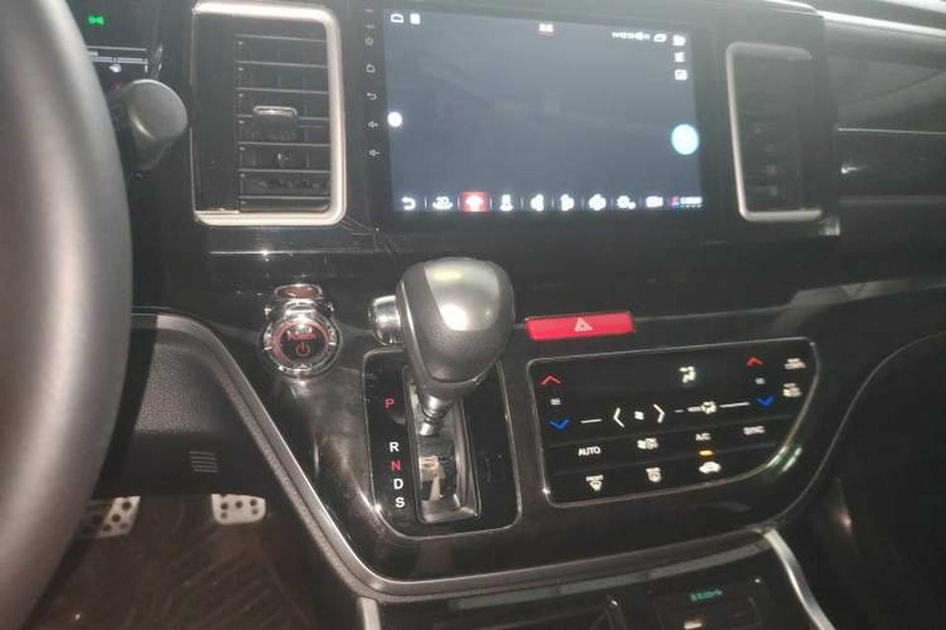 Used Honda Elysion 2019 2.0L Hybrid Luxury Edition Audio And AC Panel