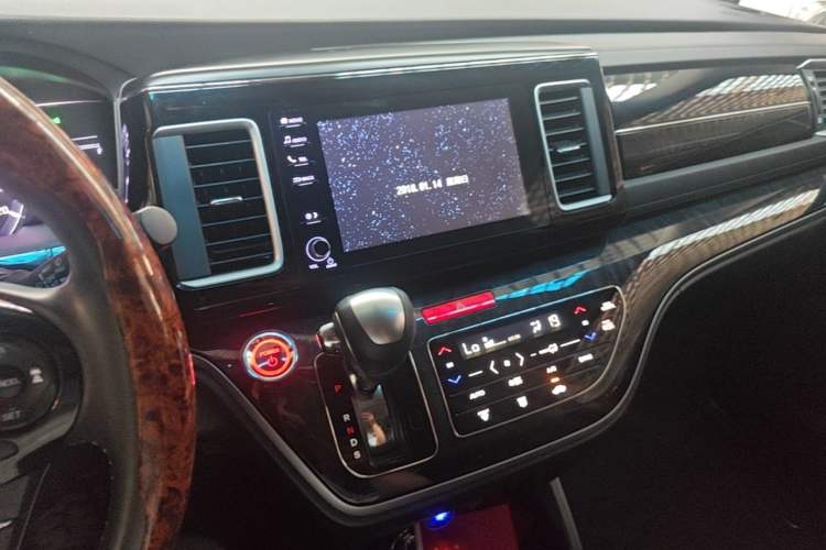 Used Honda Elysion 2019 2.0L Hybrid Luxury Edition Audio And AC Panel