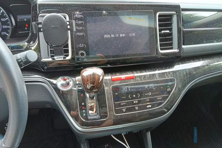 Used Honda Elysion 2019 2.0L Hybrid Luxury Edition Audio And AC Panel