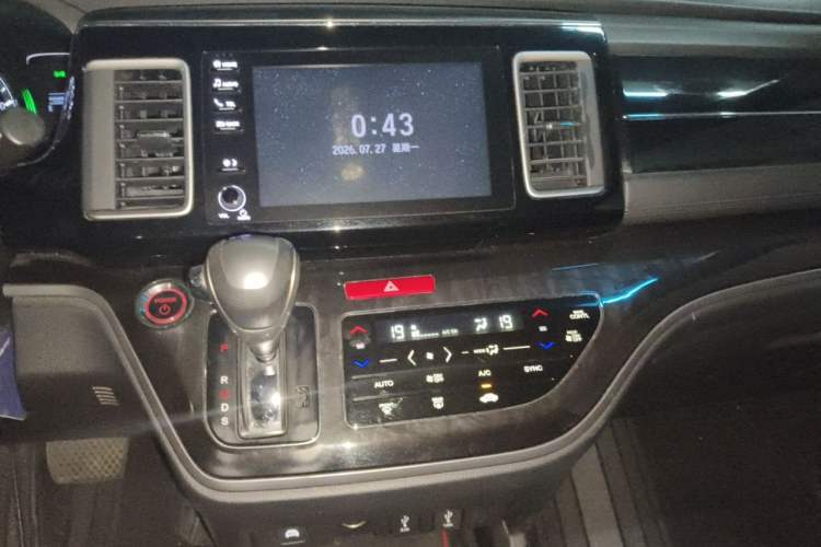 Used Honda Elysion 2019 2.0L Hybrid Luxury Edition Audio And AC Panel