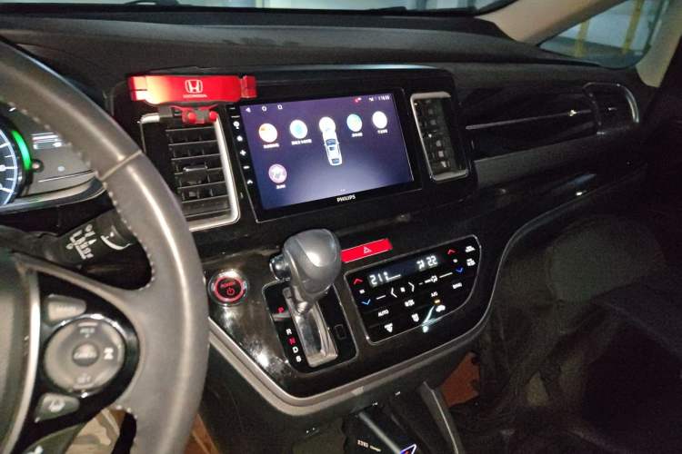 Used Honda Elysion 2019 2.0L Hybrid Luxury Edition Audio And AC Panel