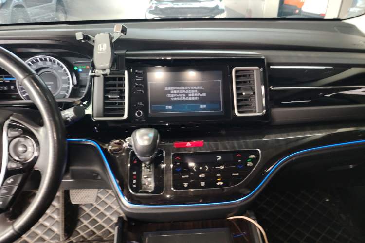 Used Honda Elysion 2019 2.0L Hybrid Luxury Edition Audio And AC Panel
