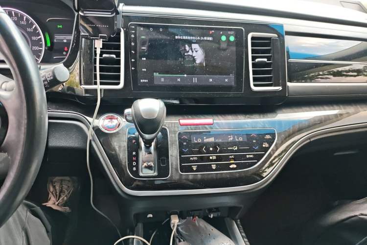Used Honda Elysion 2019 2.0L Hybrid Luxury Edition Audio And AC Panel