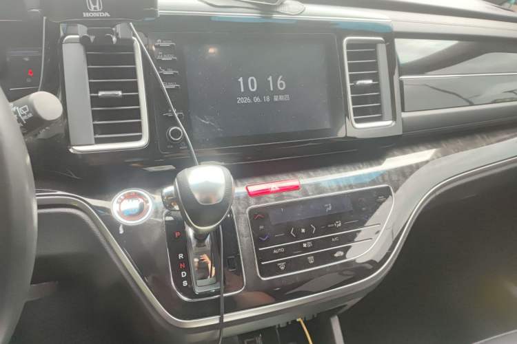 Used Honda Elysion 2019 2.0L Hybrid Luxury Edition Audio And AC Panel