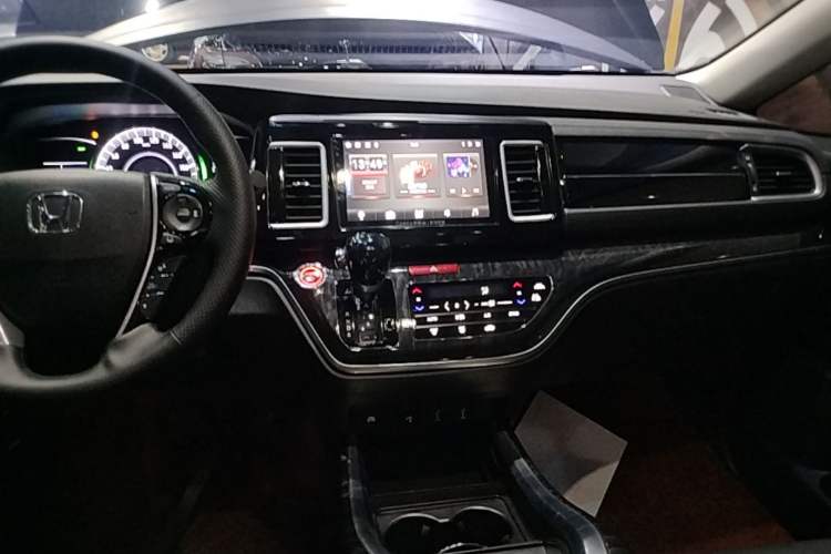 Used Honda Elysion 2019 2.0L Hybrid Luxury Edition Audio And AC Panel