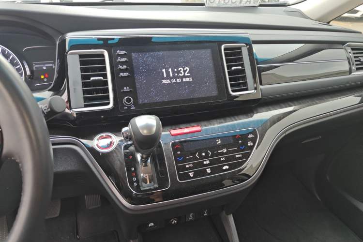 Used Honda Elysion 2019 2.0L Hybrid Luxury Edition Audio And AC Panel