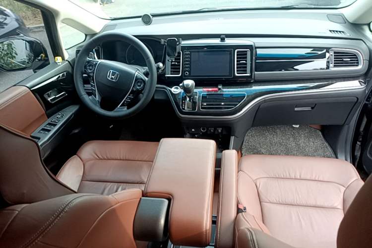 Used Honda Elysion 2019 2.0L Hybrid Supreme Edition Center Console