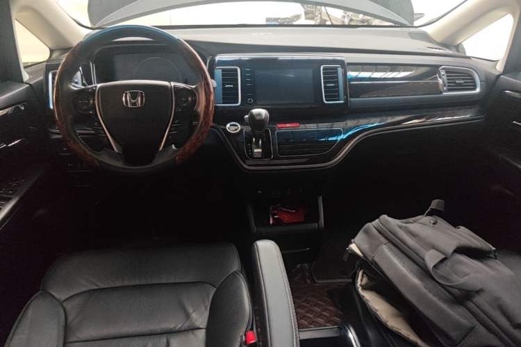 Used Honda Elysion 2019 2.0L Hybrid Luxury Edition Center Console