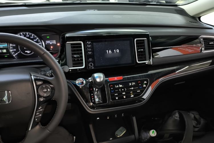 Used Honda Elysion 2019 2.0L Hybrid Luxury Edition Center Console