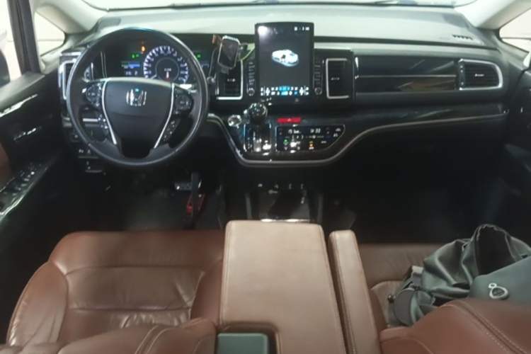 Used Honda Elysion 2019 2.0L Hybrid Supreme Edition Center Console