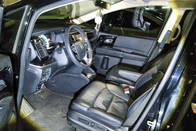 Used Honda Elysion 2019 2.0L Hybrid Luxury Edition Driver Seat