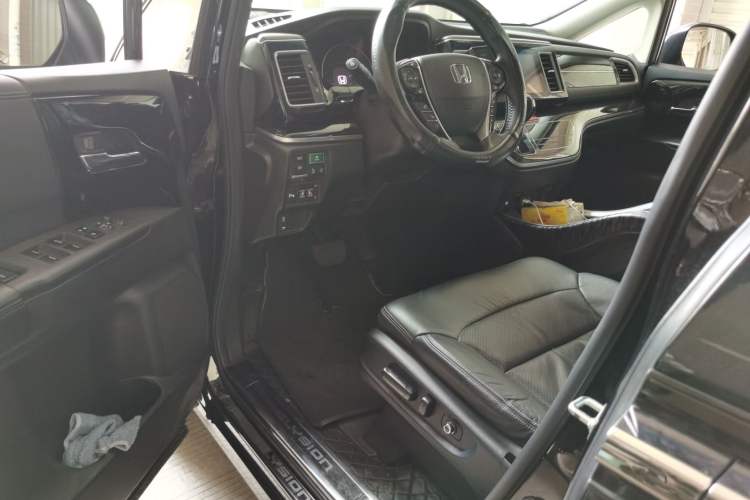 Used Honda Elysion 2019 2.0L Hybrid Luxury Edition Driver Seat