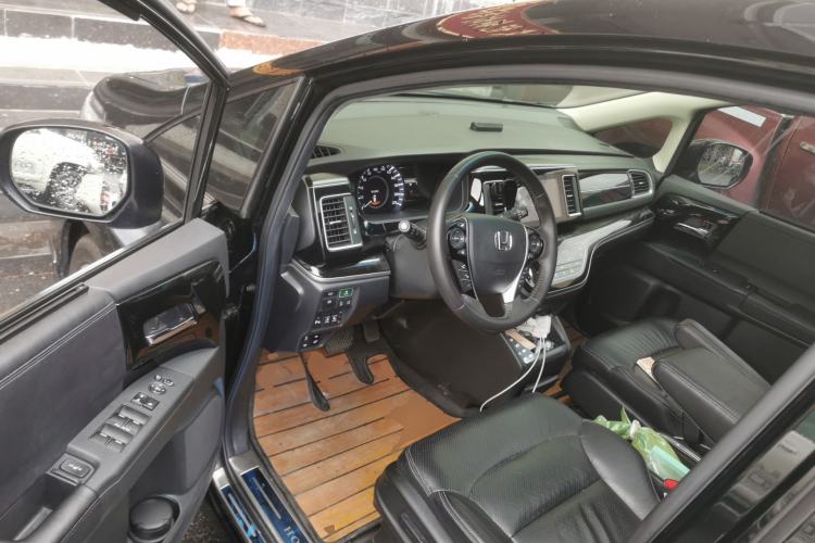 Used Honda Elysion 2019 2.0L Hybrid Supreme Edition Driver Seat