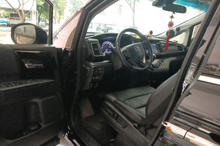 Used Honda Elysion 2019 2.0L Hybrid Luxury Edition Driver Seat