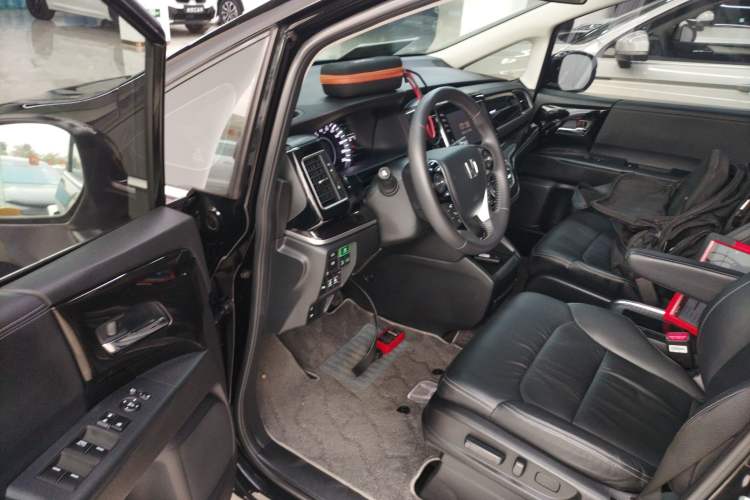 Used Honda Elysion 2019 2.0L Hybrid Luxury Edition Driver Seat