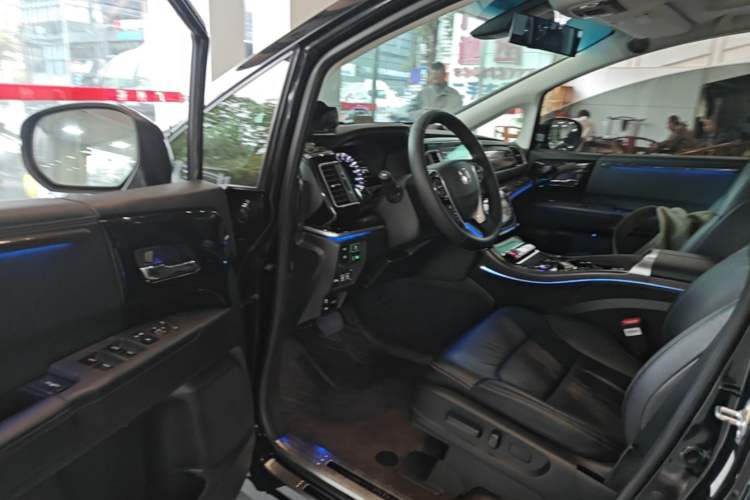 Used Honda Elysion 2019 2.0L Hybrid Luxury Edition Driver Seat