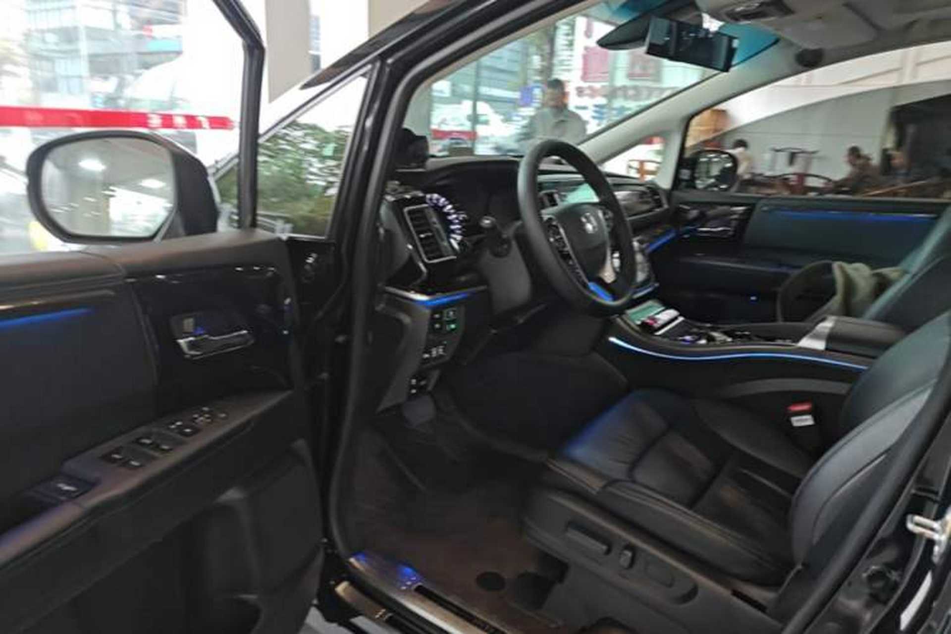 Used Honda Elysion 2019 2.0L Hybrid Luxury Edition Driver Seat