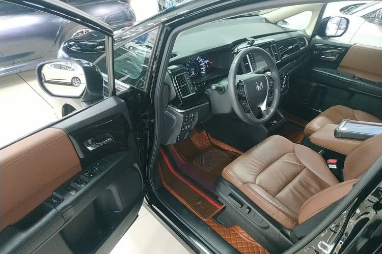 Used Honda Elysion 2019 2.0L Hybrid Supreme Edition Driver Seat