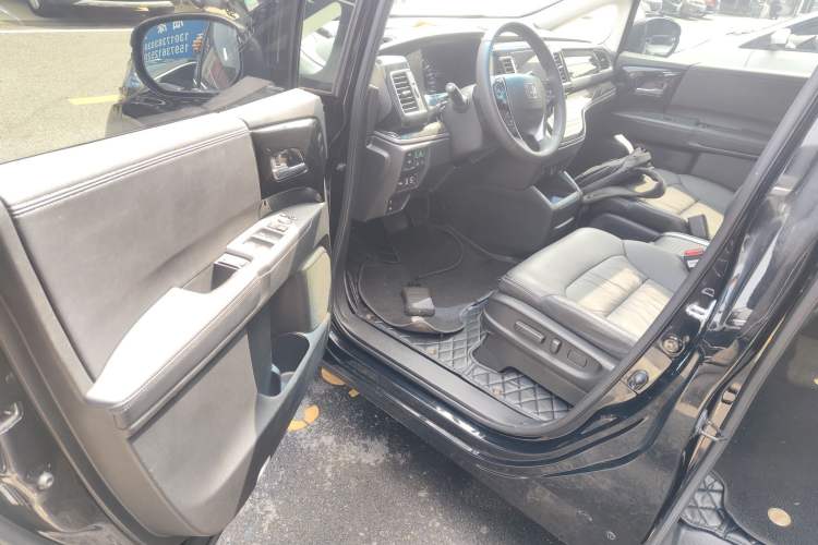 Used Honda Elysion 2019 2.0L Hybrid Luxury Edition Driver Seat