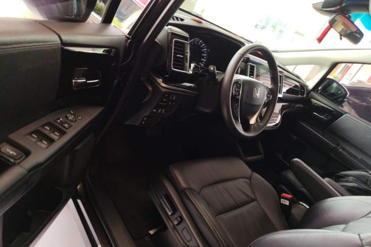 Used Honda Elysion 2019 2.0L Hybrid Luxury Edition Driver Seat