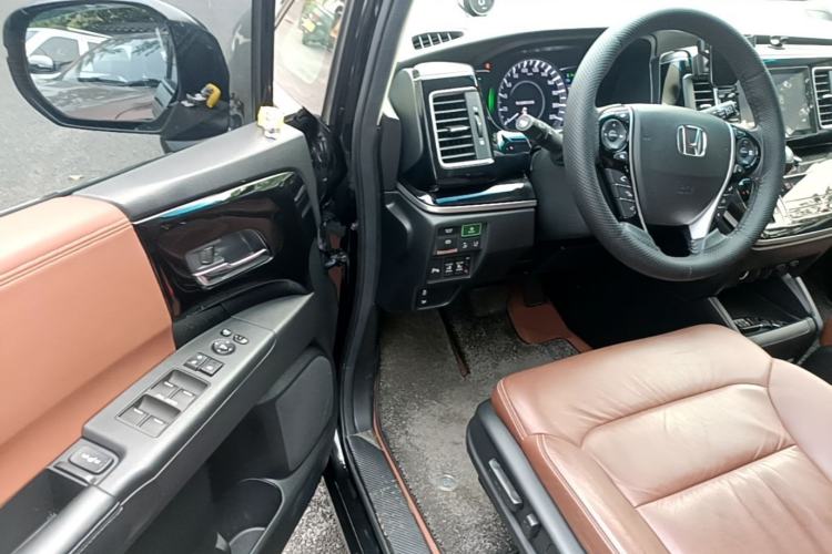 Used Honda Elysion 2019 2.0L Hybrid Supreme Edition Driver Seat